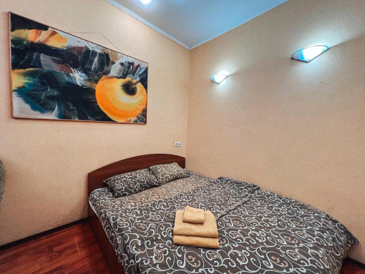 Apartment Near Metro Station Darnitsa Kiev Exteriör bild