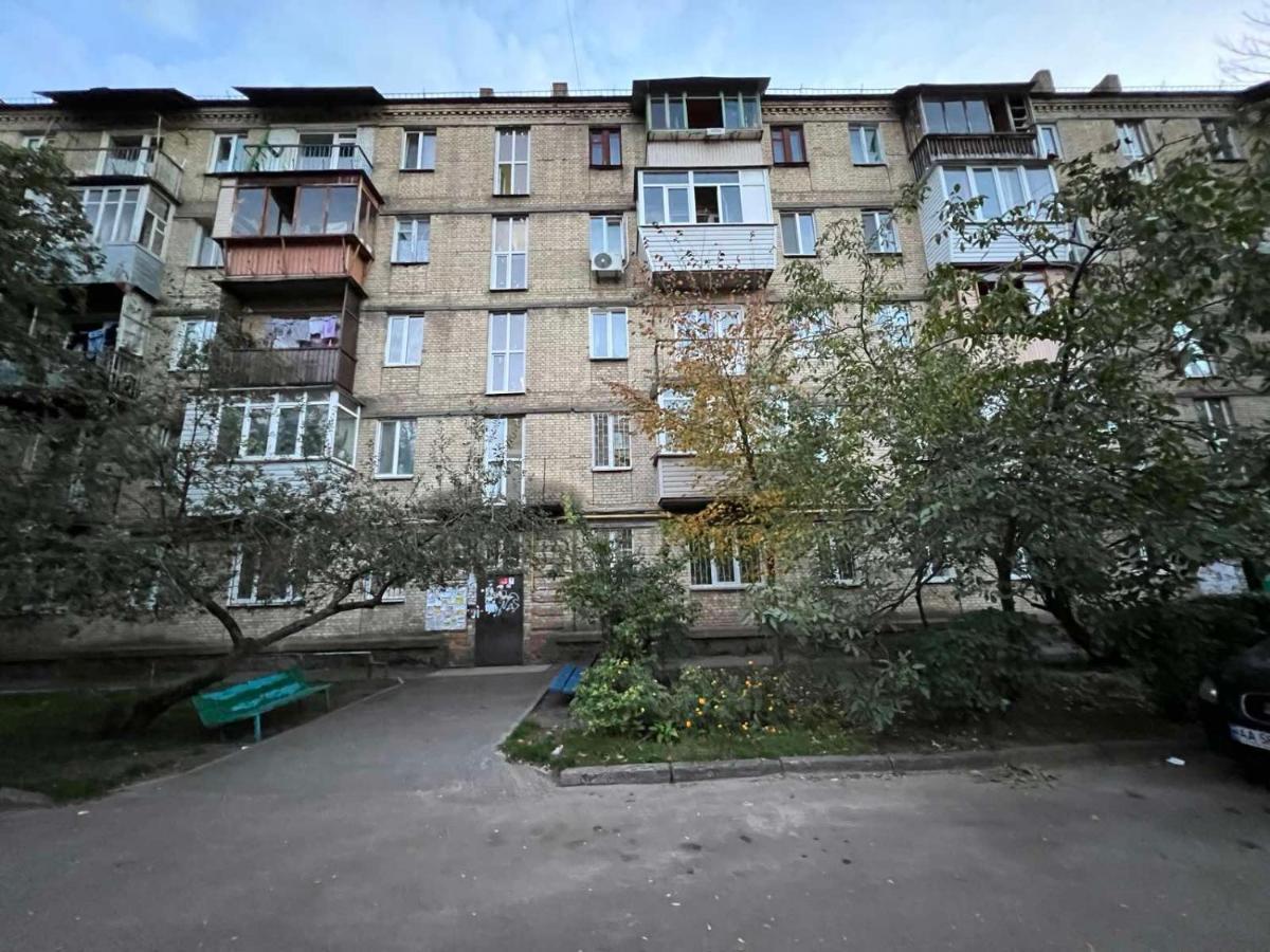 Apartment Near Metro Station Darnitsa Kiev Exteriör bild
