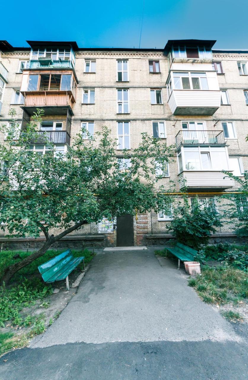 Apartment Near Metro Station Darnitsa Kiev Exteriör bild