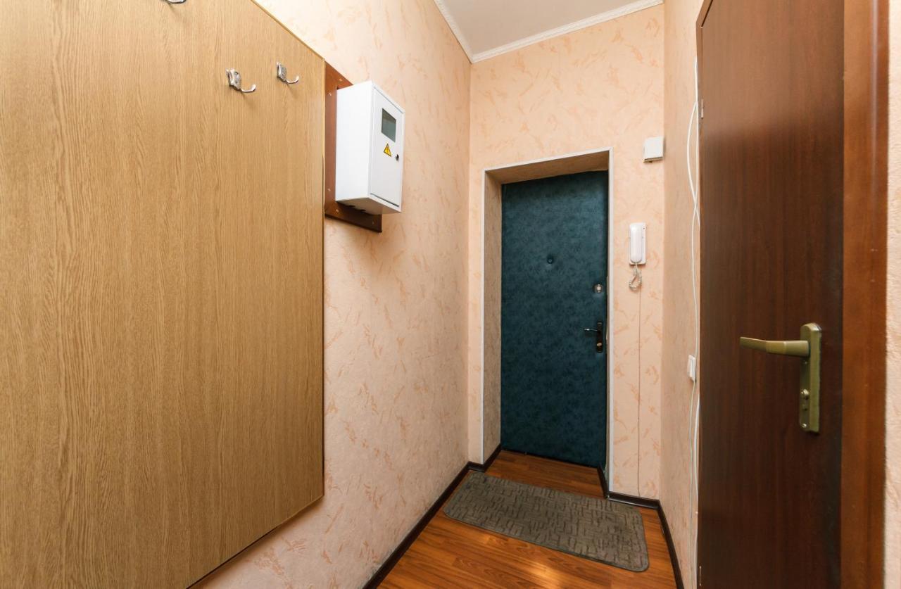 Apartment Near Metro Station Darnitsa Kiev Exteriör bild